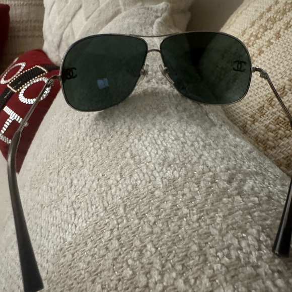 CHANEL hard to find. Silver and Black  vintage Aviator Sunglasses mint condition - Picture 5 of 11